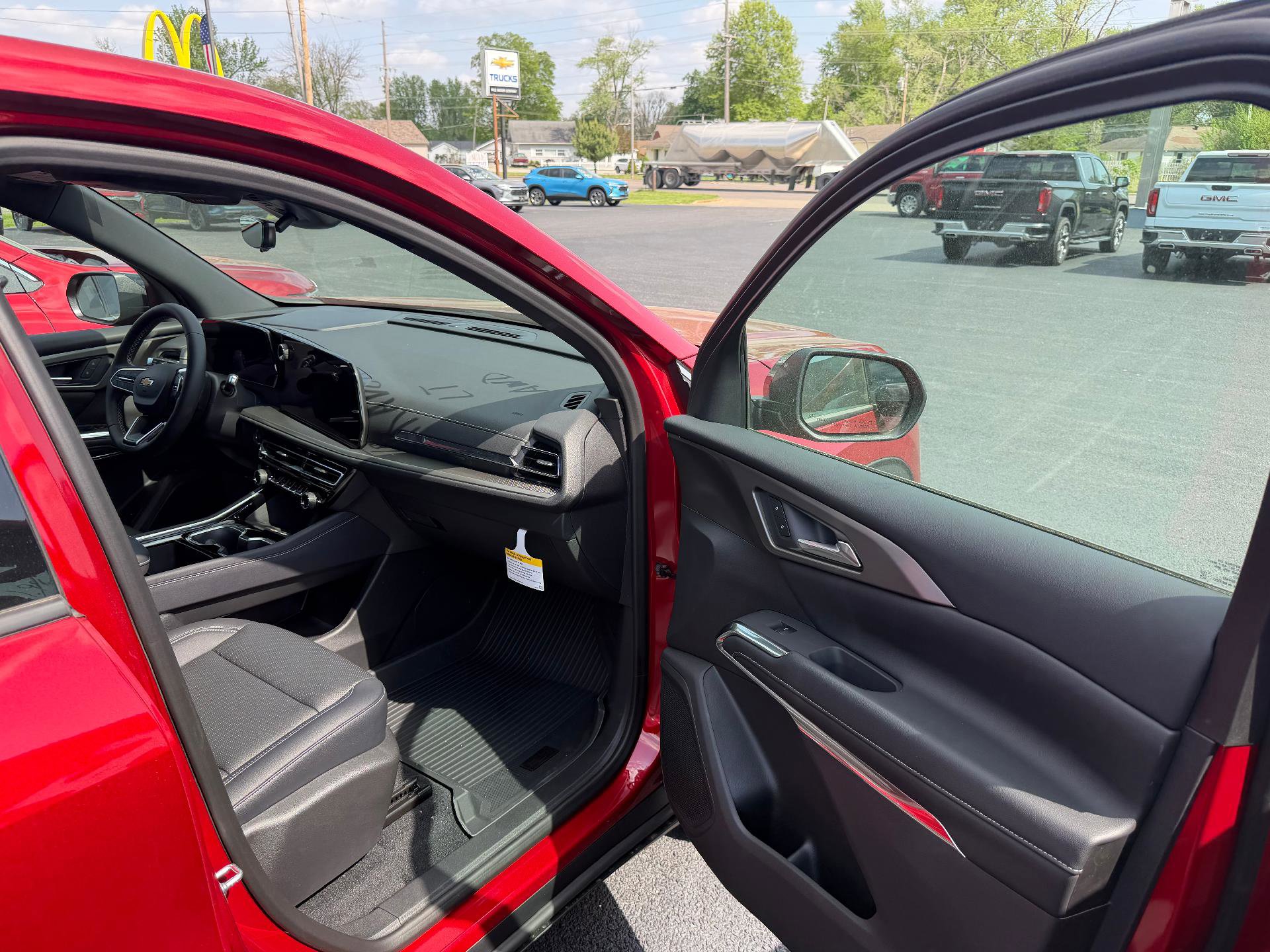 New 2026 Chevrolet Traverse LT w/ Driver Confidence Package AWD/4WD image 11