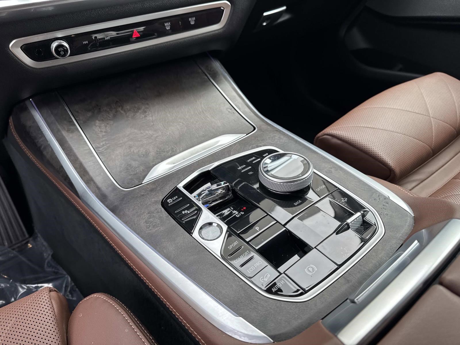 Certified 2024 BMW X7 xDrive40i w/ Executive Package image 28