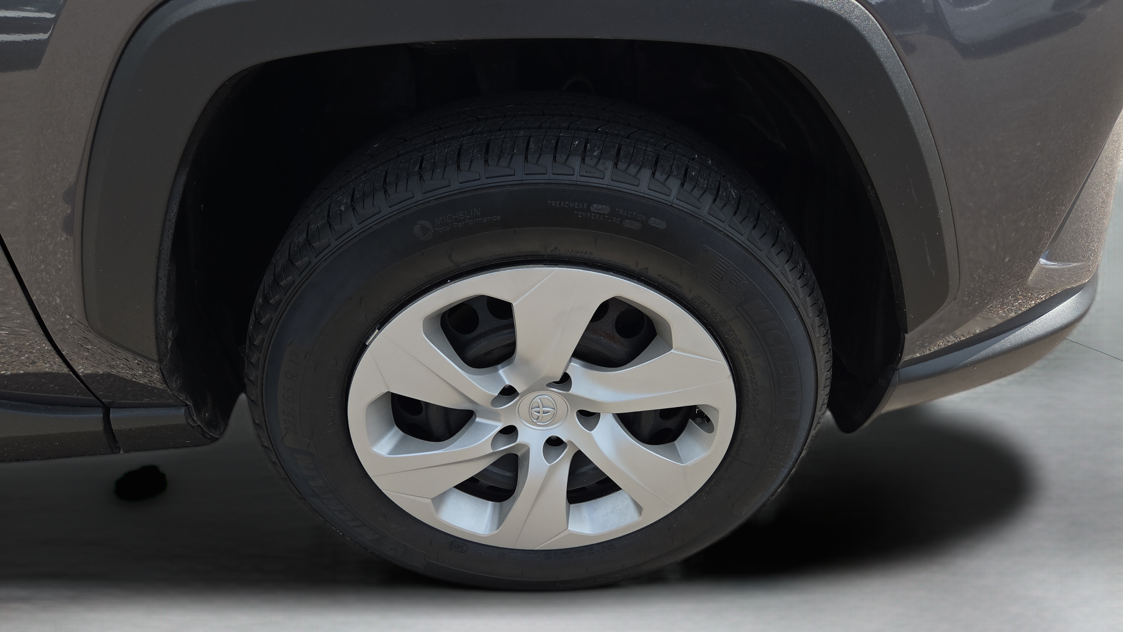 Used 2019 Toyota RAV4 LE FWD image 31