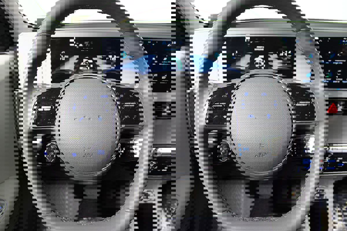 Used 2024 Hyundai Ioniq 5 SE image 11