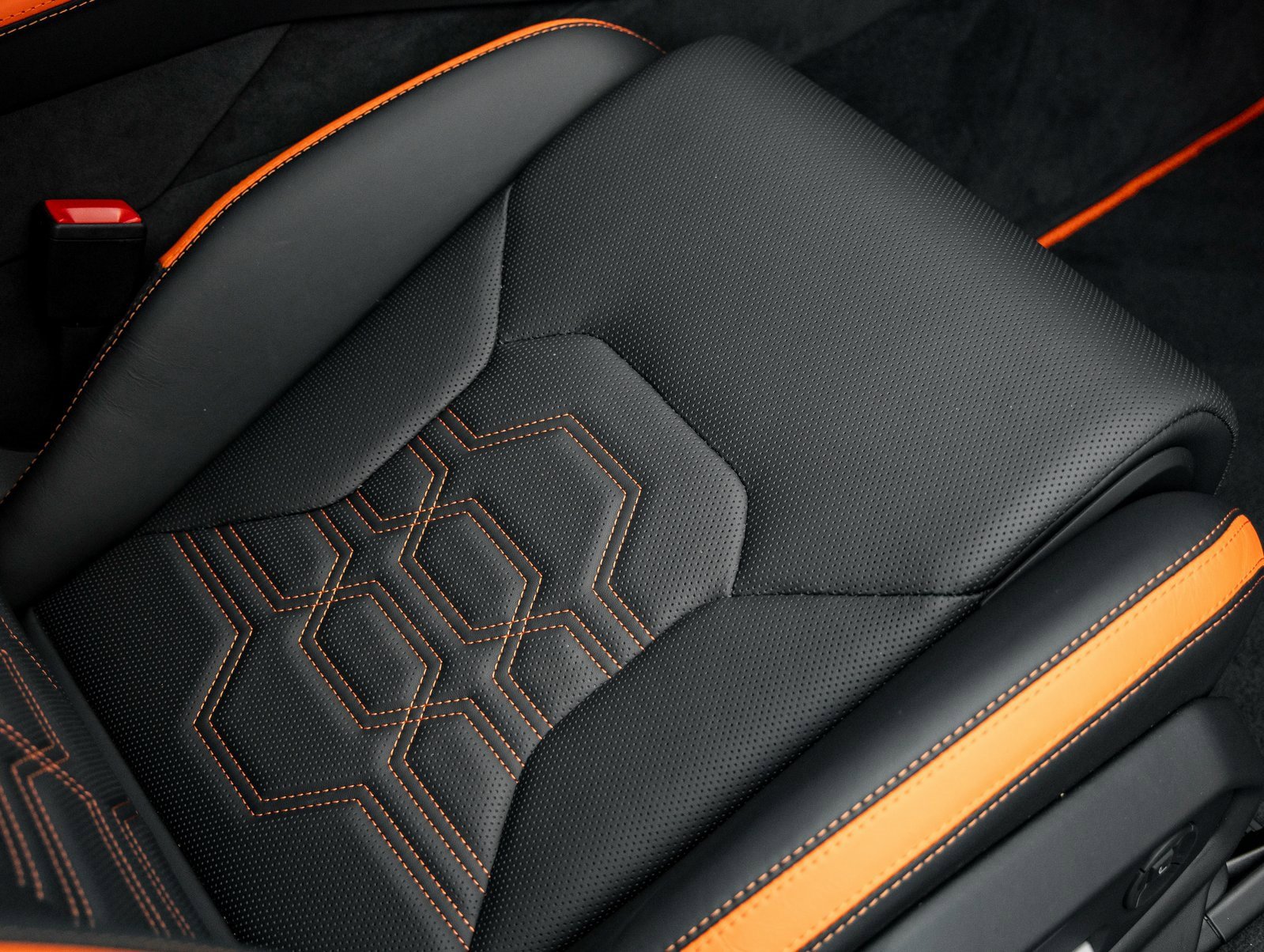 Used 2025 Lamborghini Urus SE image 43