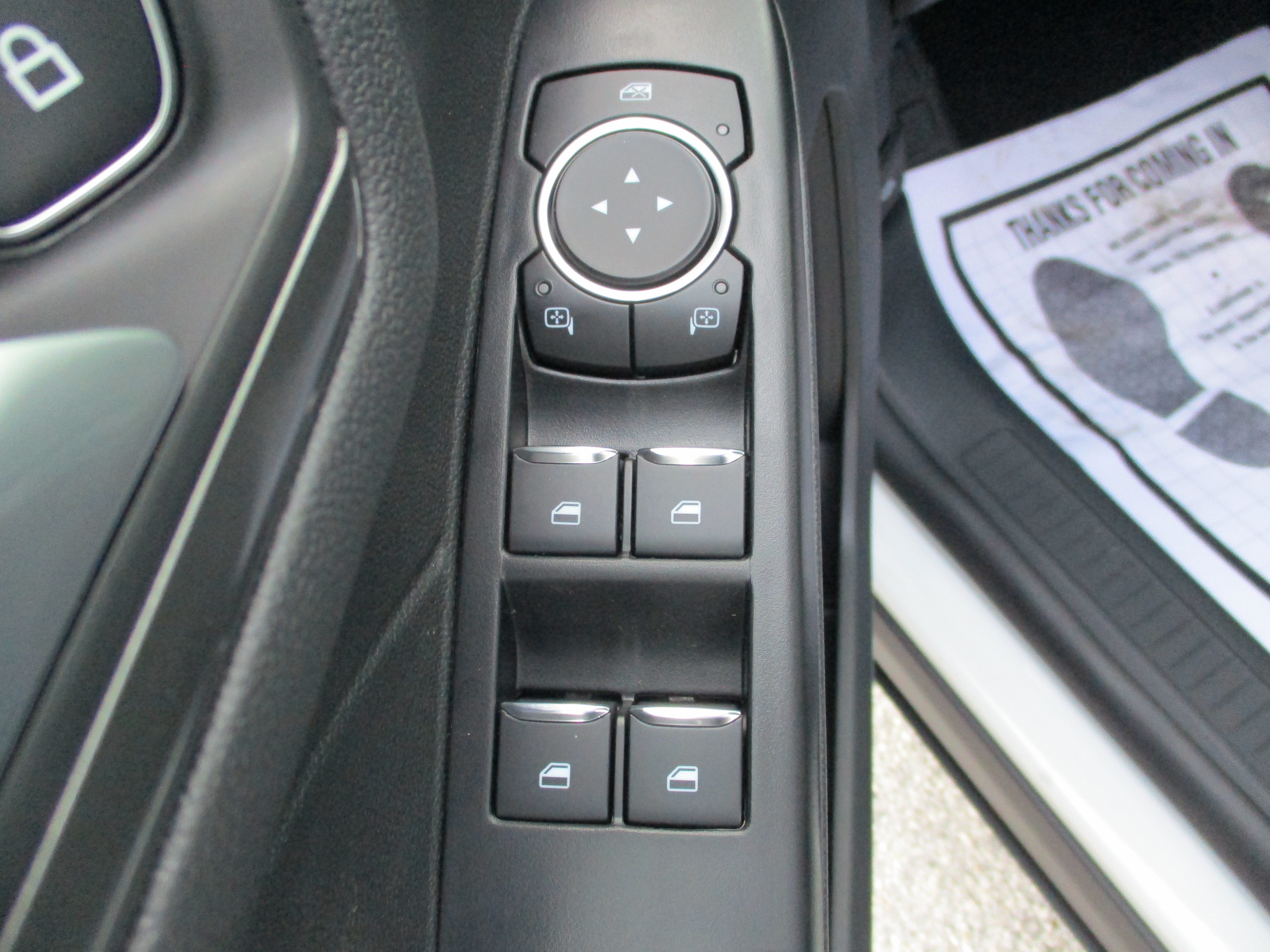 Used 2025 Ford Escape SE FWD image 10
