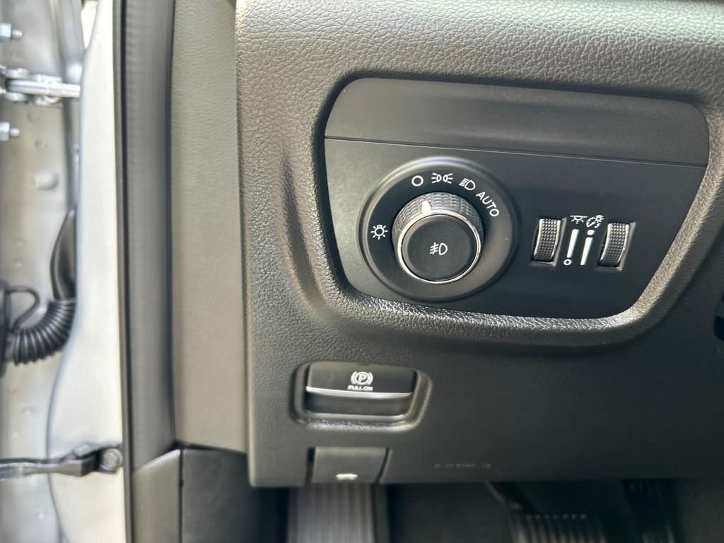 New 2025 Jeep Grand Cherokee Limited w/ Luxury Tech Group II image 14