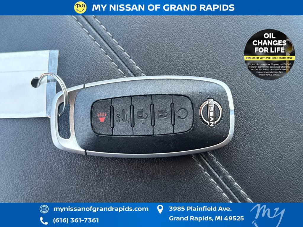 Used 2025 Nissan Pathfinder SL AWD/4WD image 37