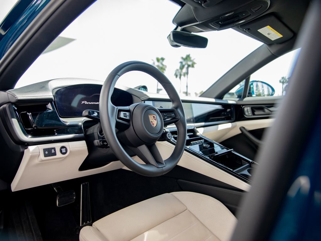 Certified 2025 Porsche Panamera 4S image 4