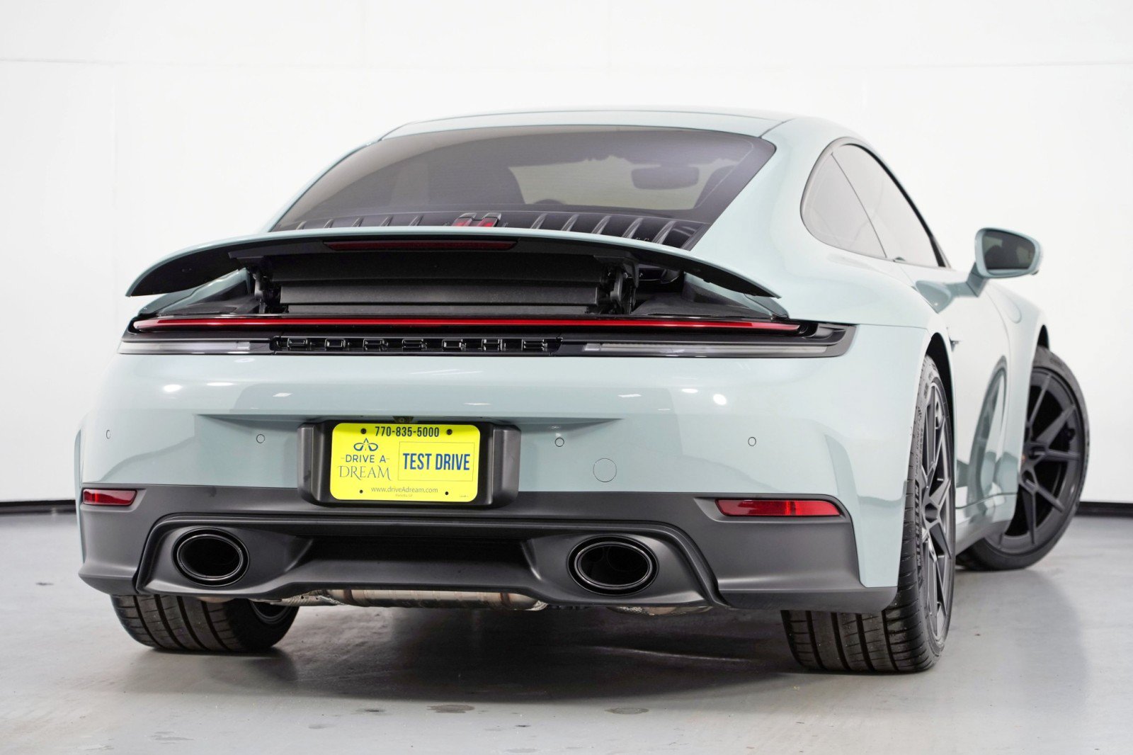 Used 2025 Porsche 911 Carrera RWD image 5