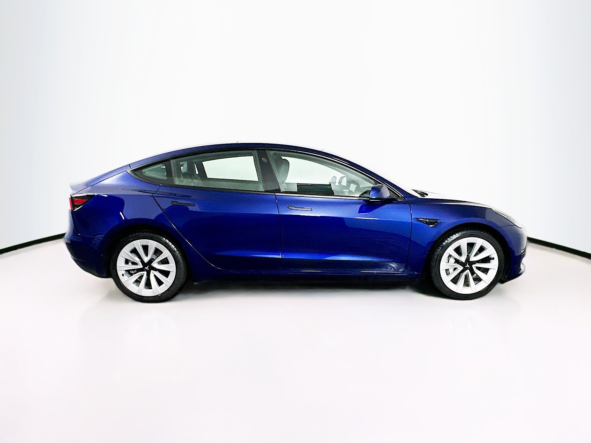 Used 2023 Tesla Model 3 Standard Range image 10