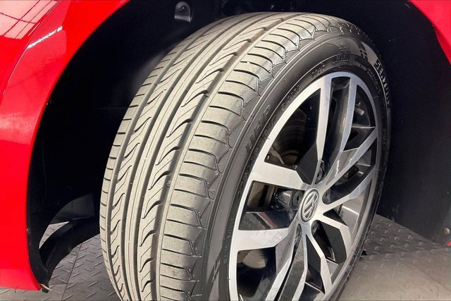 Used 2017 Volkswagen Golf SE image 34