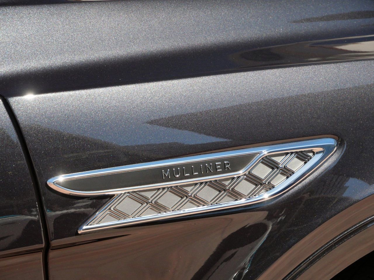 Used 2025 Bentley Bentayga Extended Wheelbase AWD/4WD image 7