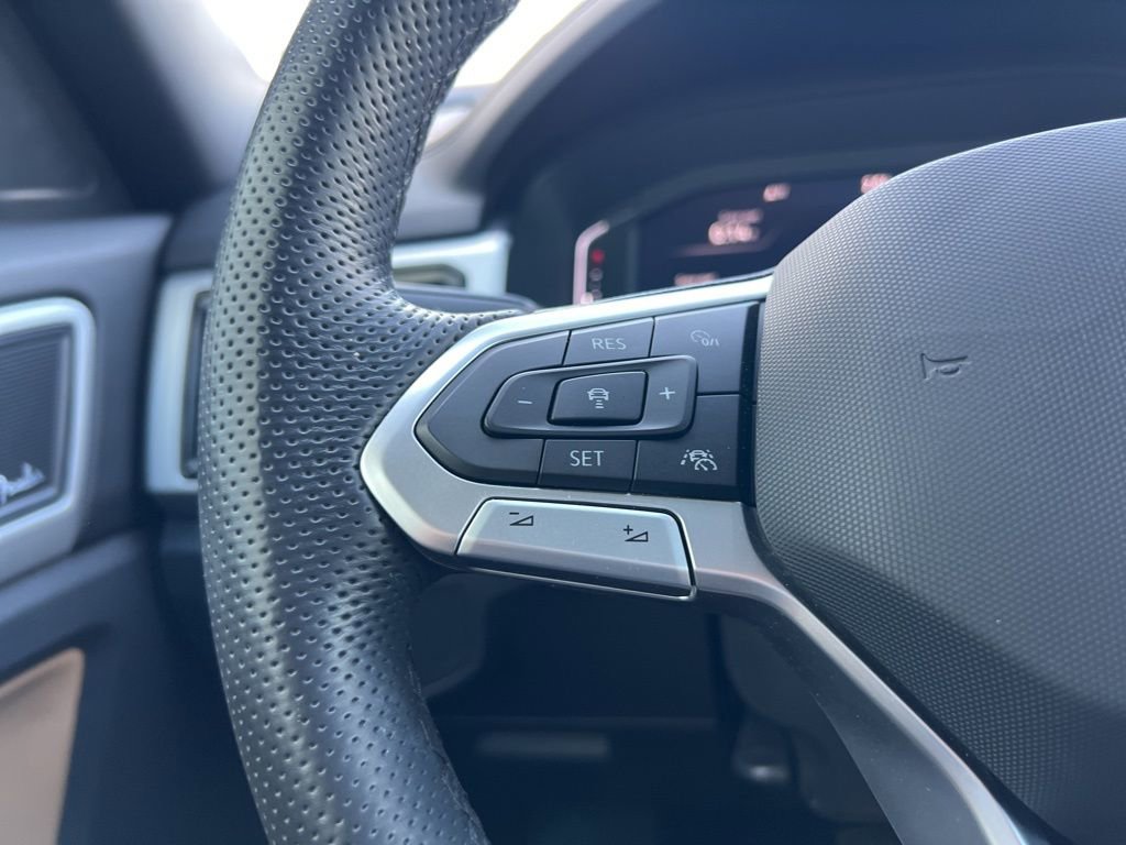 Used 2023 Volkswagen Atlas Cross Sport SEL Premium R-Line image 33