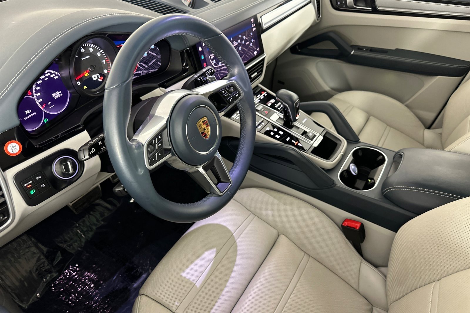 Used 2023 Porsche Cayenne S Platinum w/ Premium Package Plus image 9