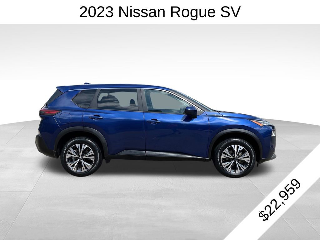 Used 2023 Nissan Rogue SV image 2