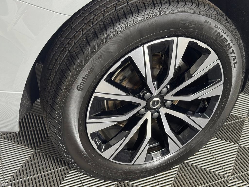 Certified 2024 Volvo XC60 B5 Core w/ Climate Package AWD/4WD image 7