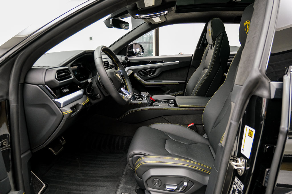 Used 2025 Lamborghini Urus SE AWD/4WD image 6