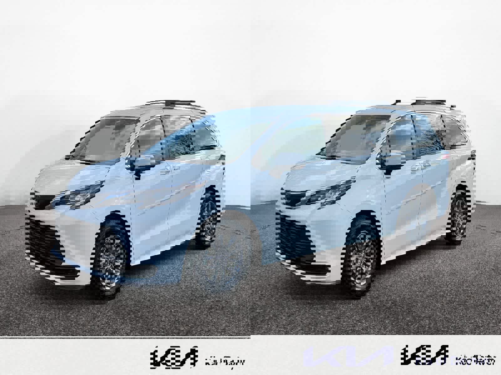Used 2022 Toyota Sienna LE image 1