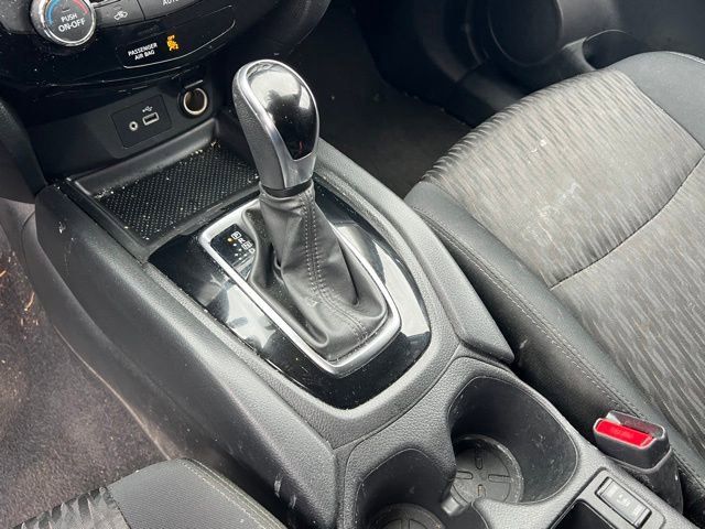 Used 2019 Nissan Rogue SV image 17