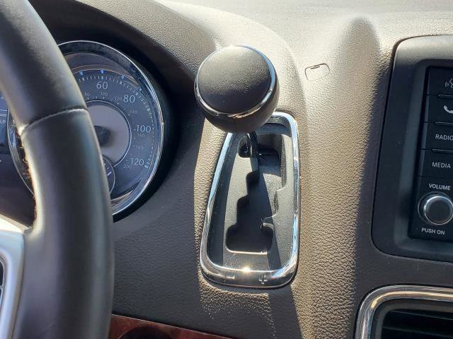 Used 2015 Chrysler Town & Country Touring FWD image 13