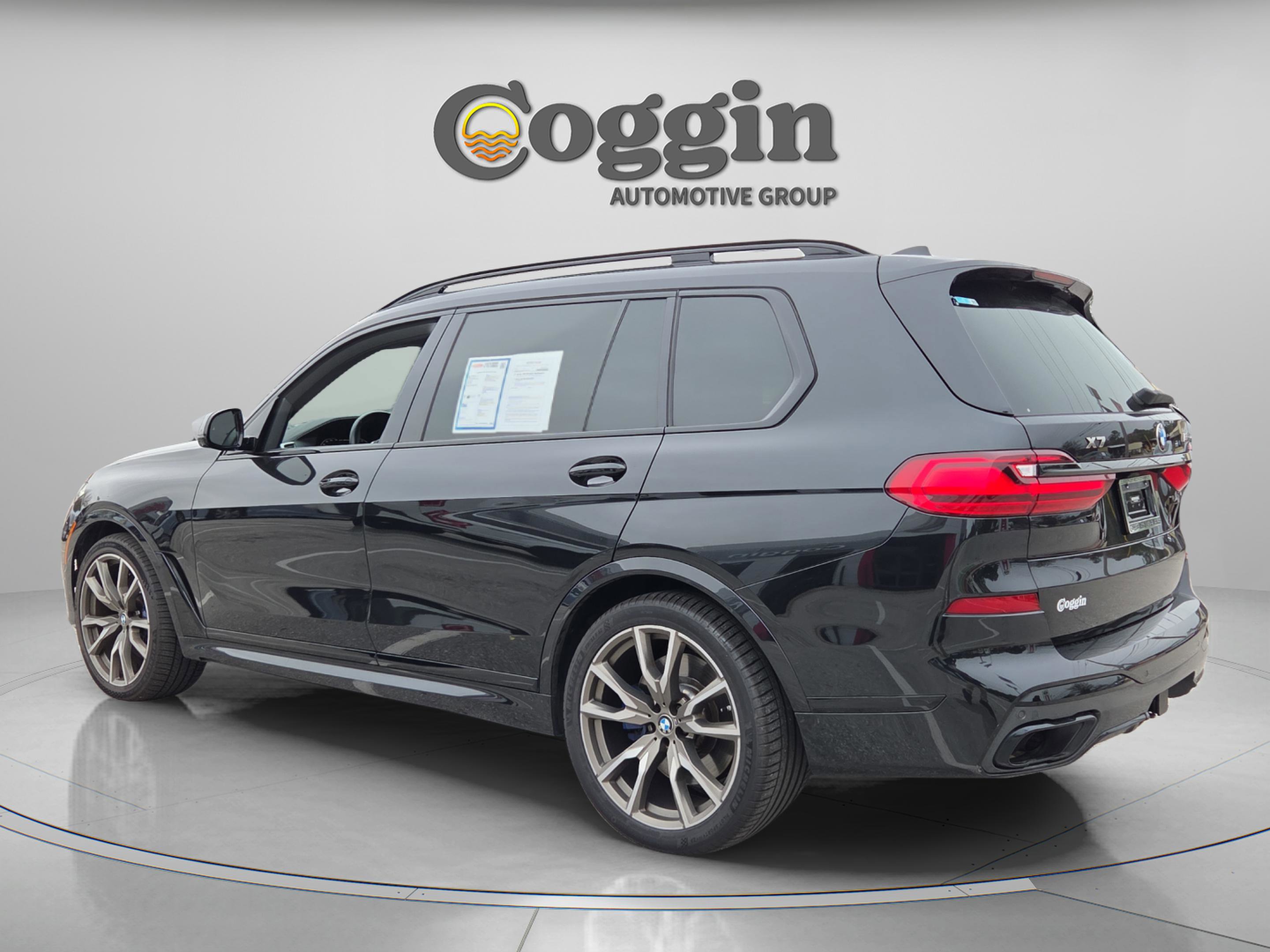 Used 2022 BMW X7 M50i w/ Luxury Seating Package image 4