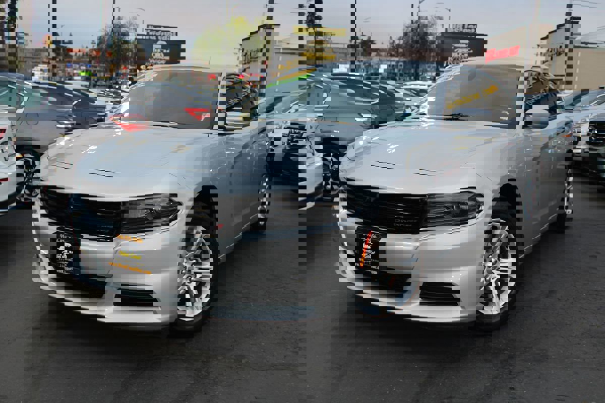 Used 2020 Dodge Charger SXT image 34