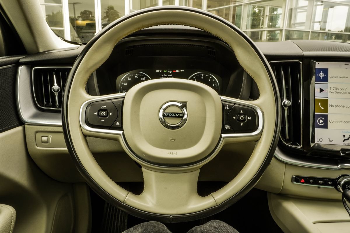 Used 2021 Volvo XC60 T5 Momentum w/ Premium Package AWD/4WD image 15