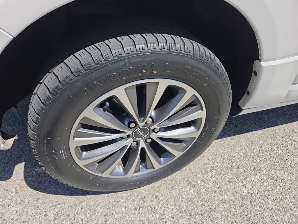 Used 2015 Lincoln Navigator 2WD image 9