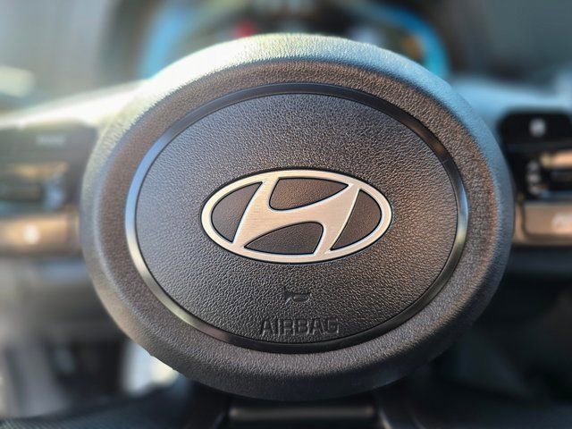 Certified 2025 Hyundai Elantra Sport image 21