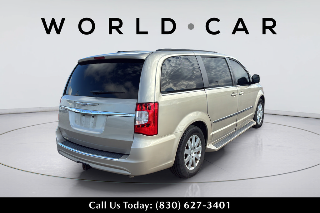 Used 2016 Chrysler Town & Country Touring w/ Trailer Tow Group FWD image 6