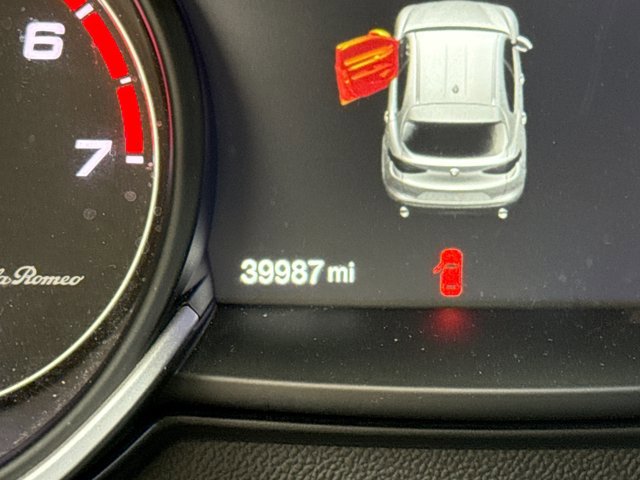 Used 2023 Alfa Romeo Stelvio Sprint image 9