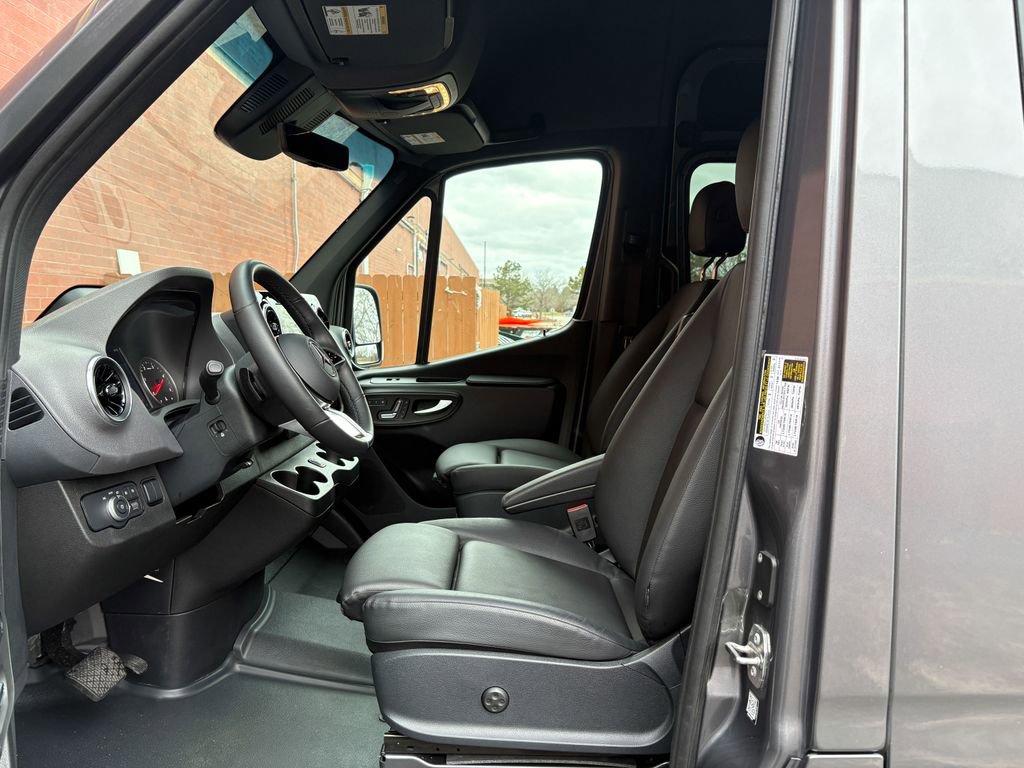 Used 2025 Mercedes-Benz Sprinter 2500 image 7