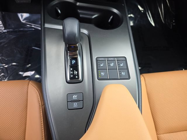 Used 2025 Lexus UX 300h FWD w/ Accessory Package (Z1) image 26