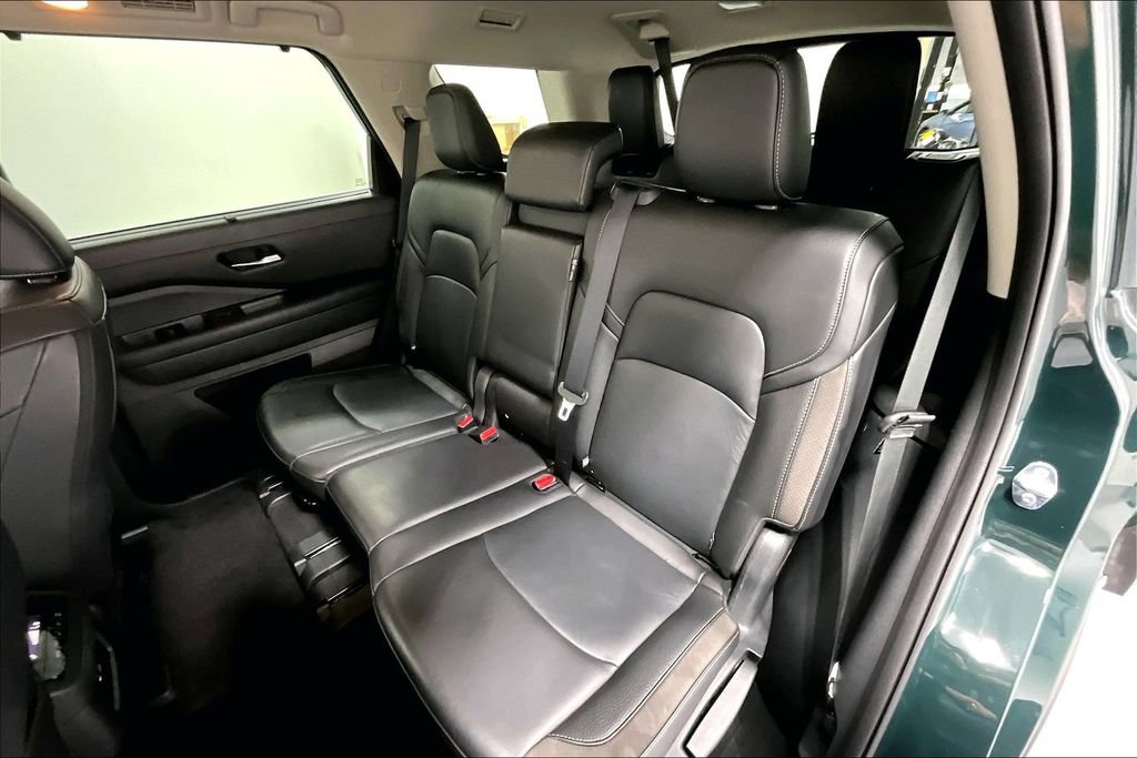 Used 2025 Nissan Pathfinder SL FWD image 31