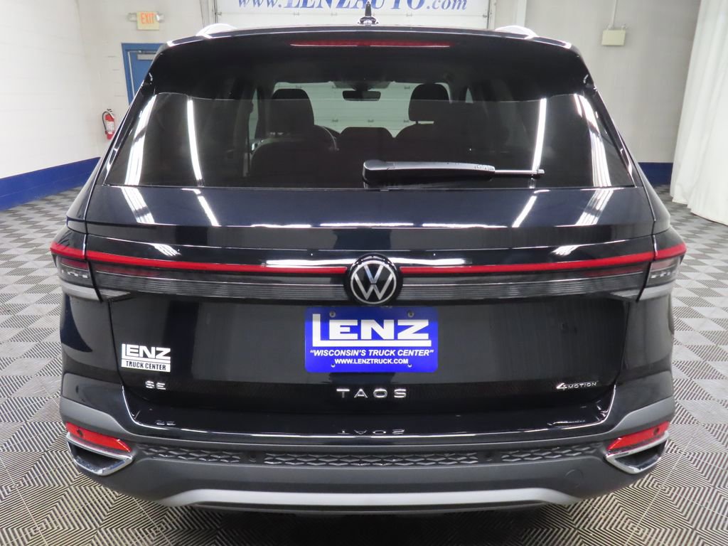 Used 2025 Volkswagen Taos SE AWD/4WD image 33