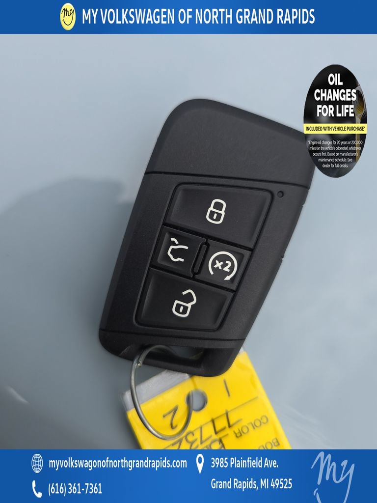 Used 2025 Volkswagen Taos SE w/ Panoramic Sunroof Package AWD/4WD image 37