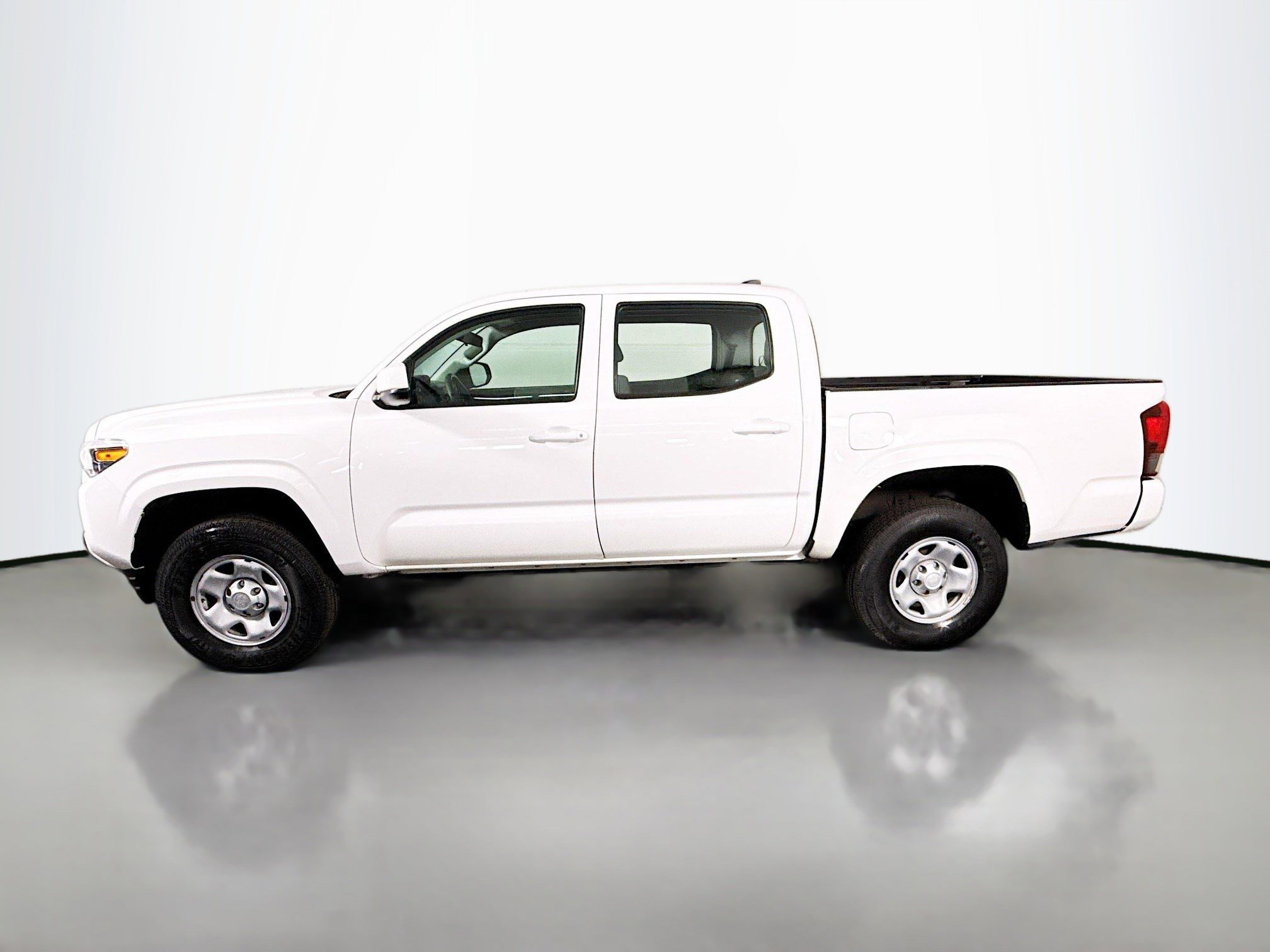 Used 2018 Toyota Tacoma SR image 6