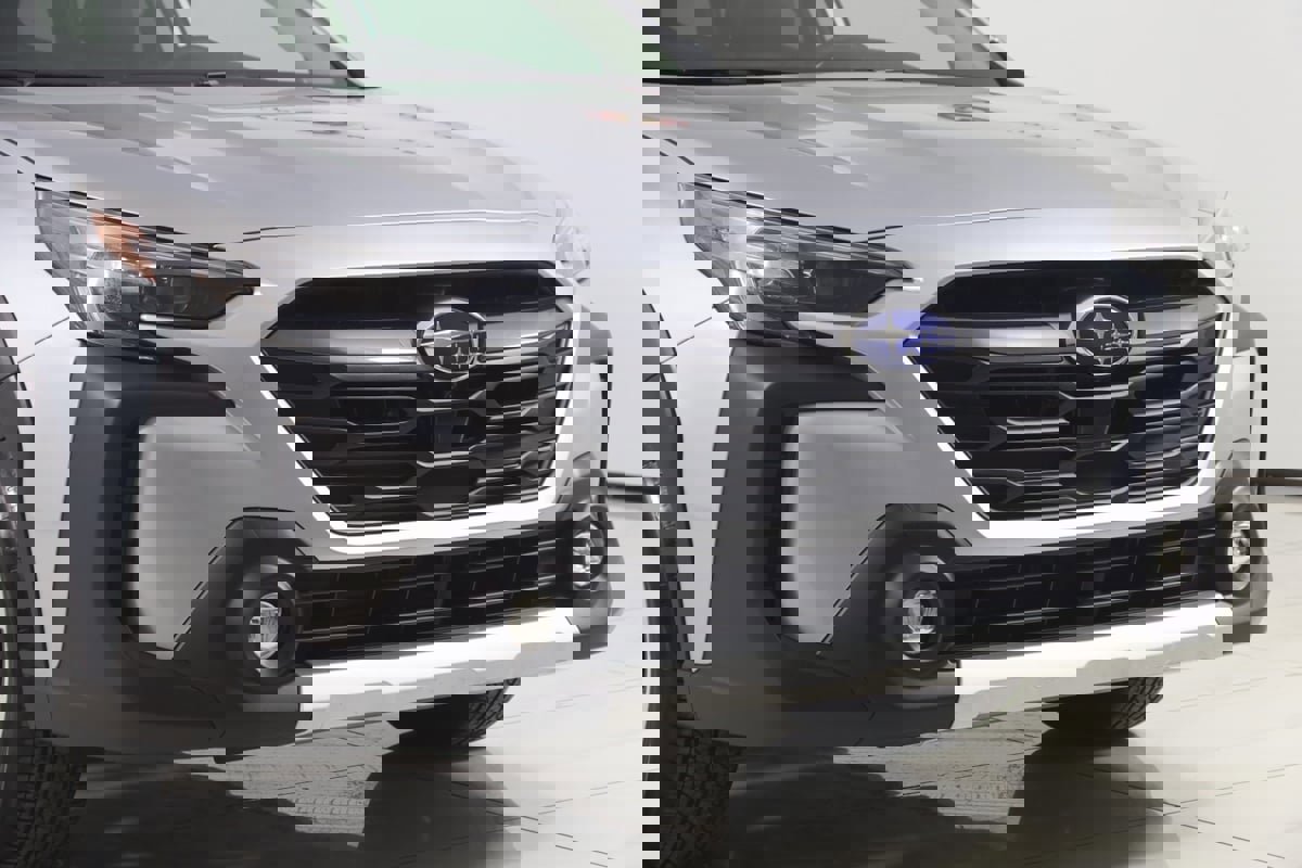 Used 2025 Subaru Outback Touring XT image 40