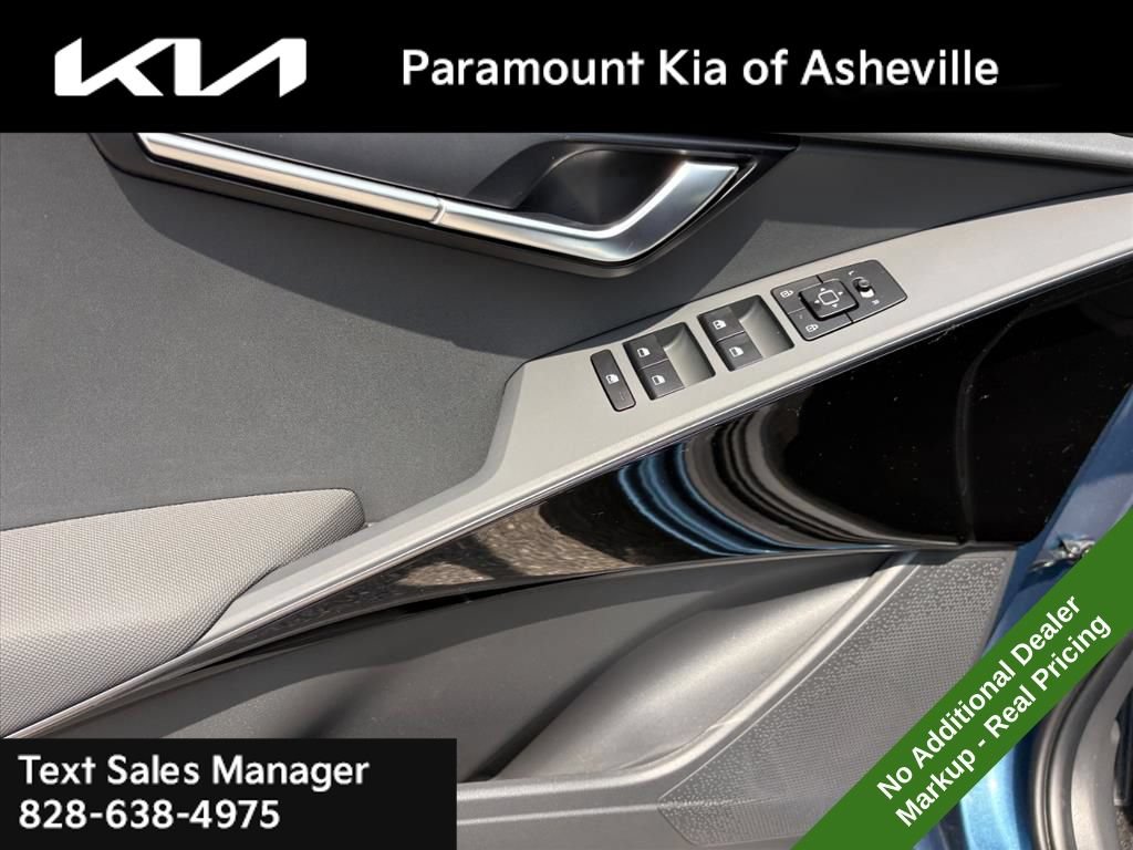 New 2026 Kia Niro FWD image 26