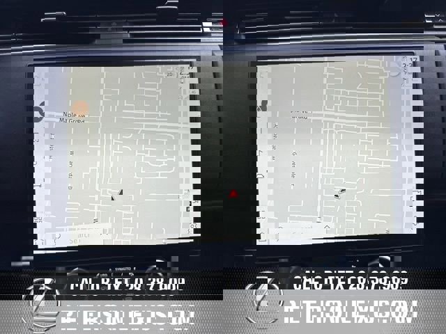 Used 2023 Land Rover Range Rover Long Wheelbase SE image 16