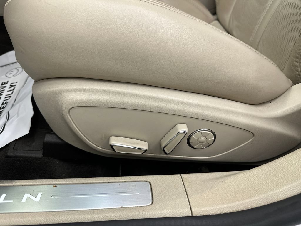 Used 2017 Lincoln MKZ Reserve FWD image 10