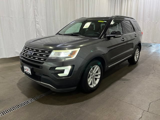 Used 2017 Ford Explorer XLT w/ Equipment Group 202A FWD image 8