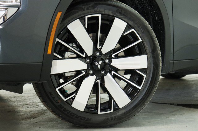 New 2026 Mitsubishi Outlander SE FWD image 3