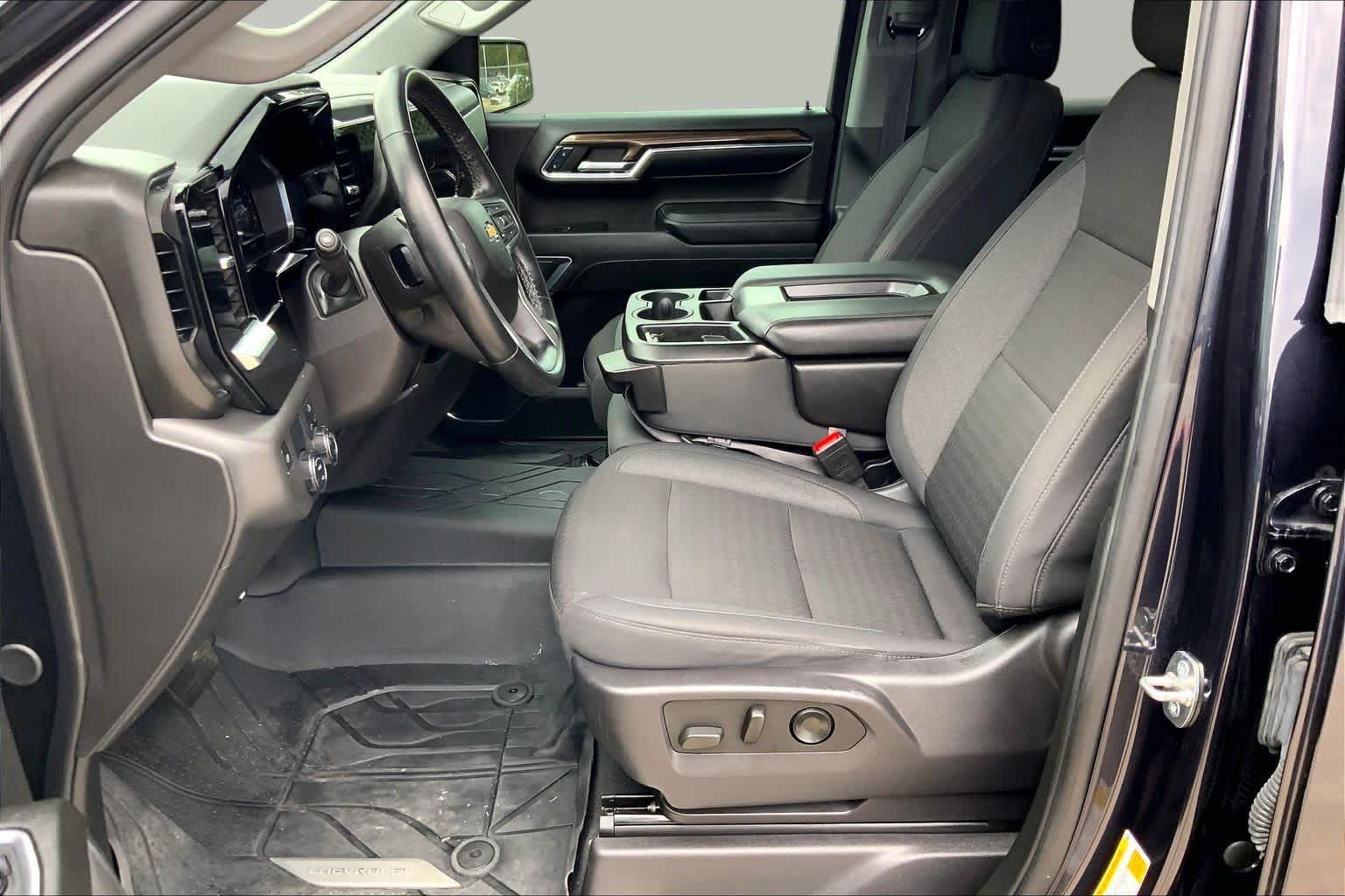 Used 2024 Chevrolet Silverado 1500 LT w/ Protection Package RWD image 8
