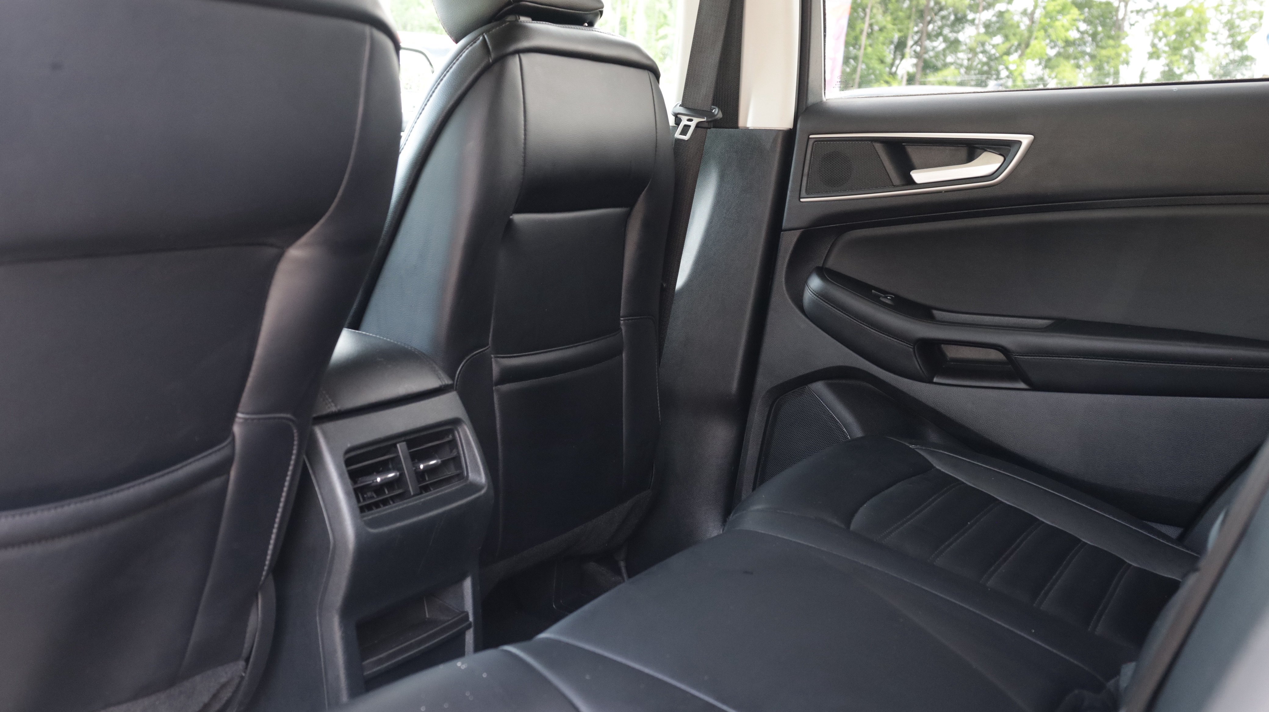 Used 2024 Ford Edge SEL AWD/4WD image 11