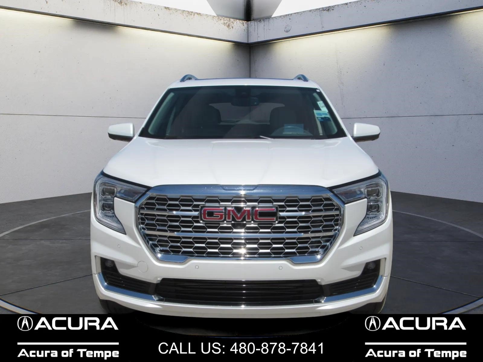 Used 2023 GMC Terrain Denali w/ Denali Premium Package AWD/4WD image 3