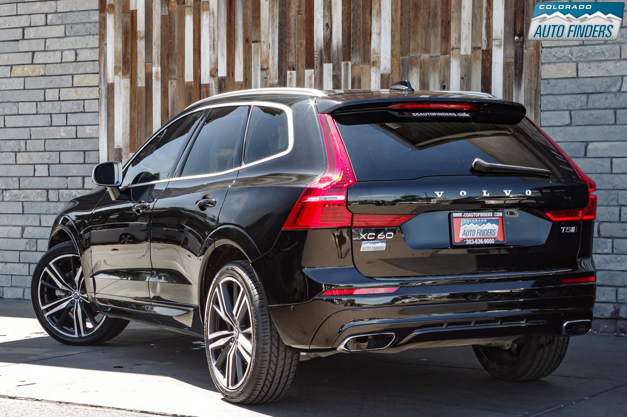Used 2018 Volvo XC60 T5 R-Design w/ Convenience Package AWD/4WD image 4