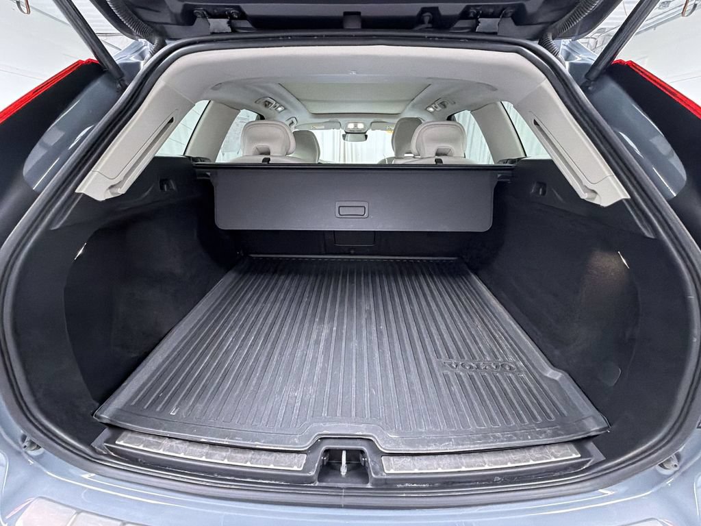 Used 2024 Volvo XC60 B5 Plus w/ Protection Package Premier AWD/4WD image 16