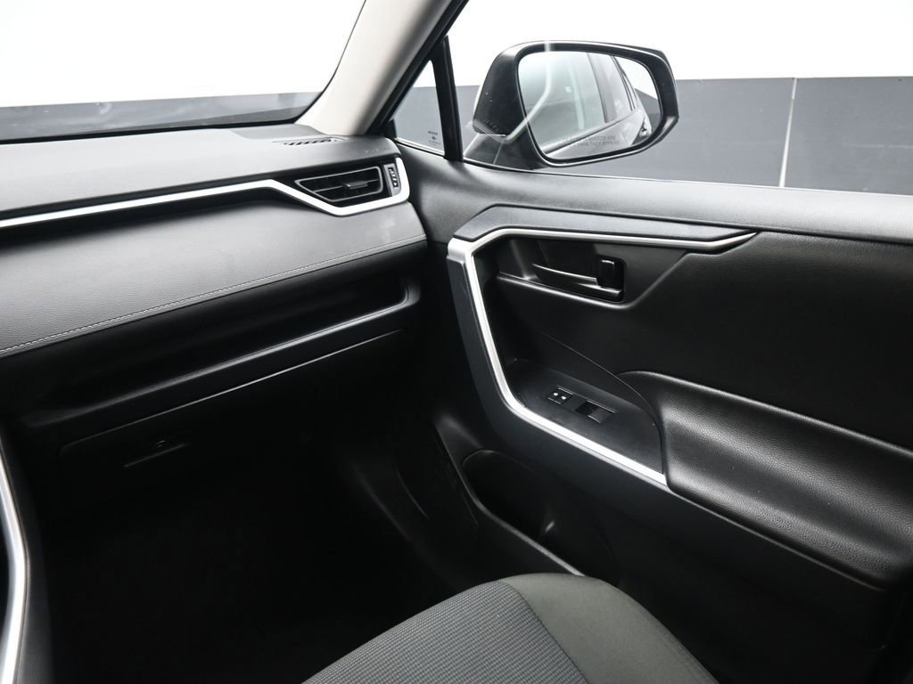 Used 2025 Toyota RAV4 LE image 20