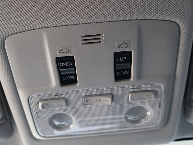 Used 2013 Toyota RAV4 Limited AWD/4WD image 23