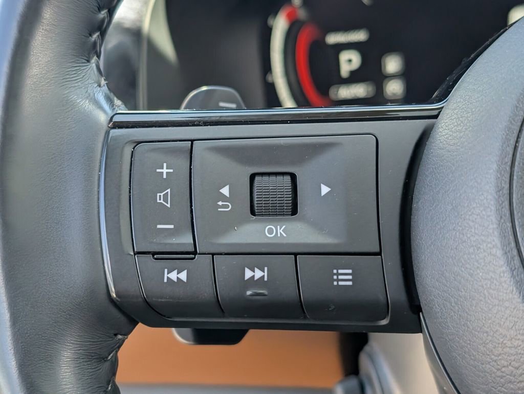 Used 2023 Nissan Pathfinder Platinum w/ Cargo Package image 24