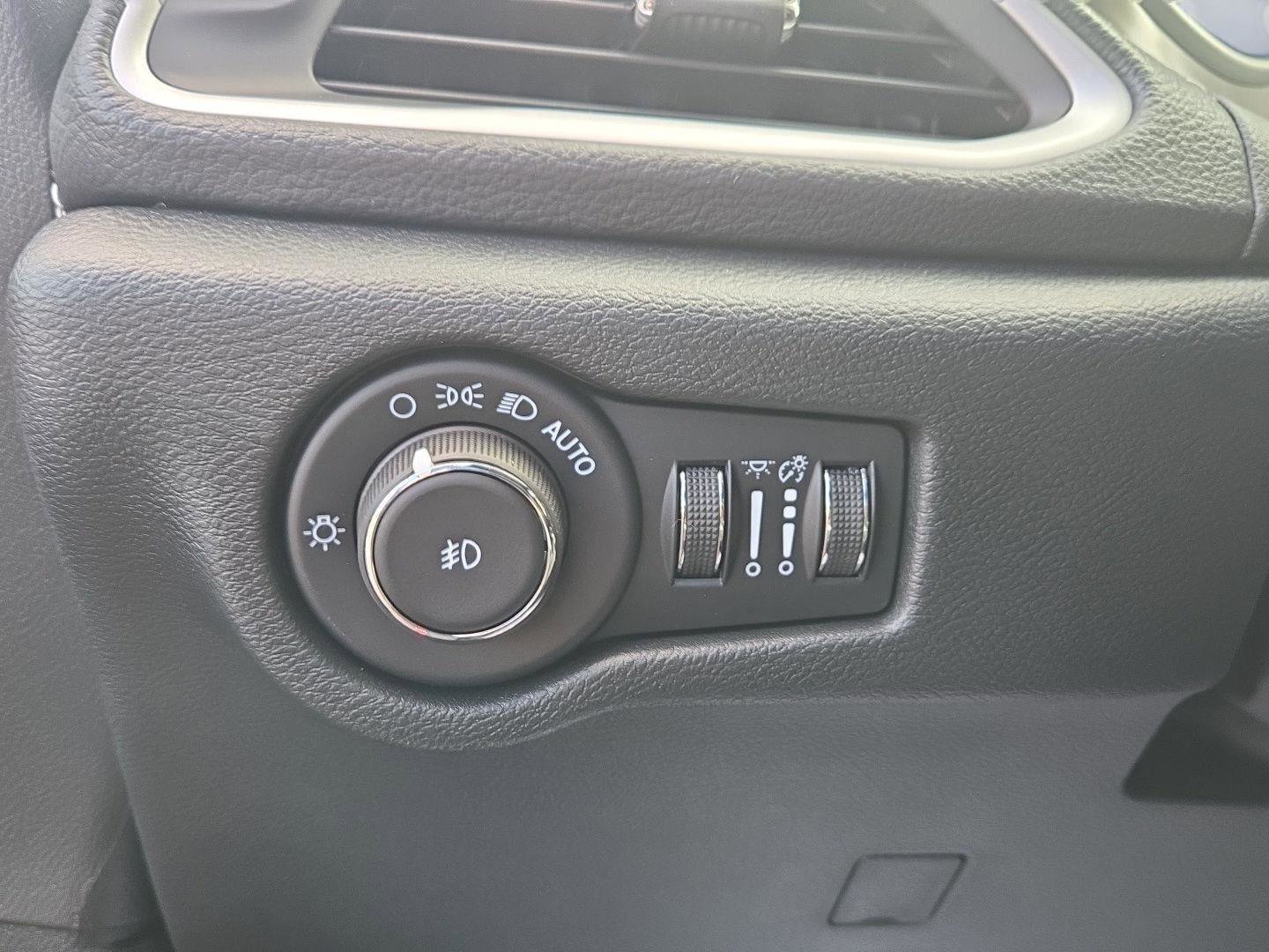 New 2026 Chrysler Pacifica Select image 17