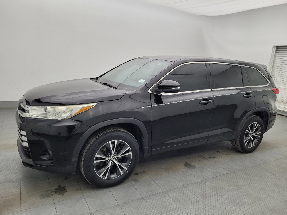 Used 2018 Toyota Highlander LE image 2